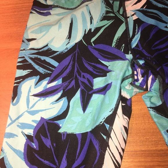 CALVIN KLEIN Performance Palm Leaf Leggings in blue and teal hues. Size Medium. - Picture 4 of 16